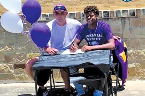 Wildcat signs with Arkansas Baptists
