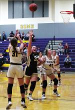Ladycats’ hoops uses strong fourth quarter to secure win